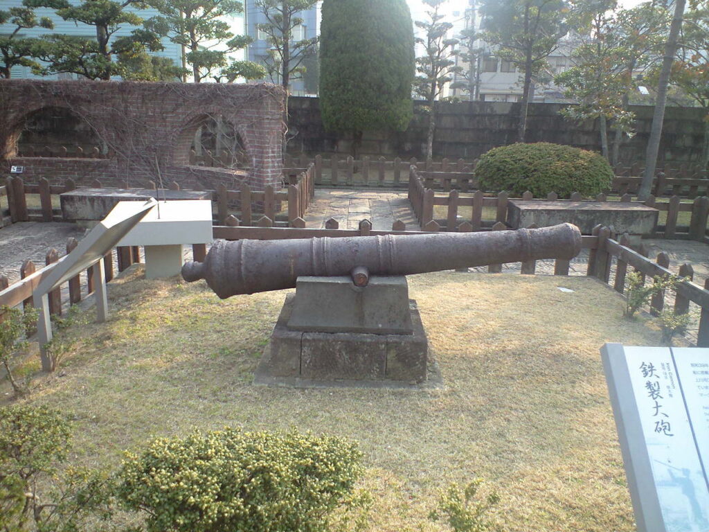鉄製大砲。おそらく本物。