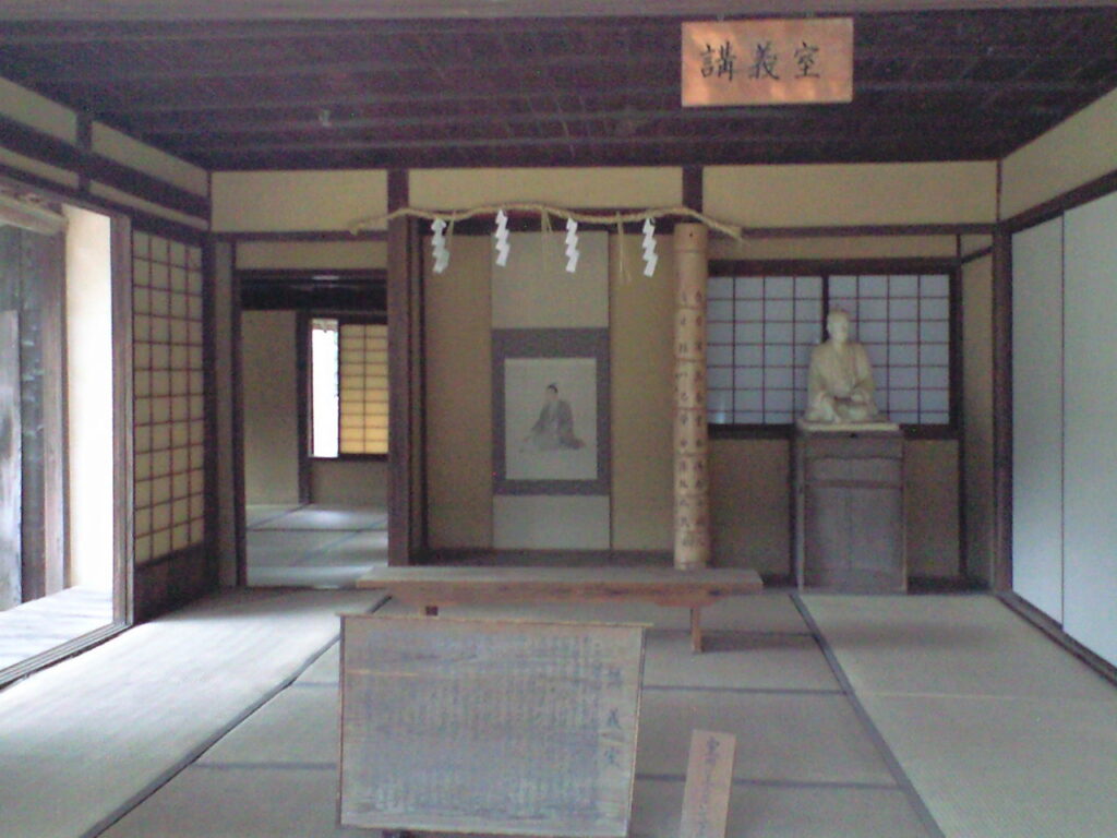 講義室。そこには吉田松陰先生の姿も。
