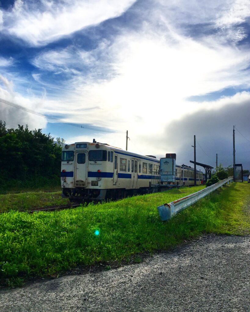 指宿枕崎線、薩摩川尻駅に到着した列車。