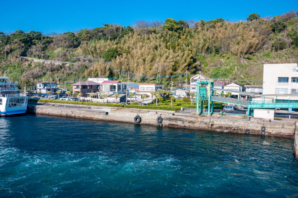今回のメインとなる画像。嵩上げされる前の桜島港では段差があったようだ。