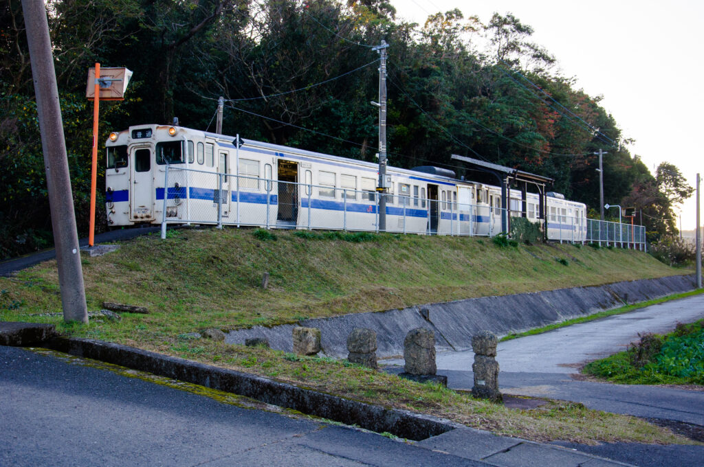 指宿枕崎線、東開聞駅に停車中のキハ47と40。